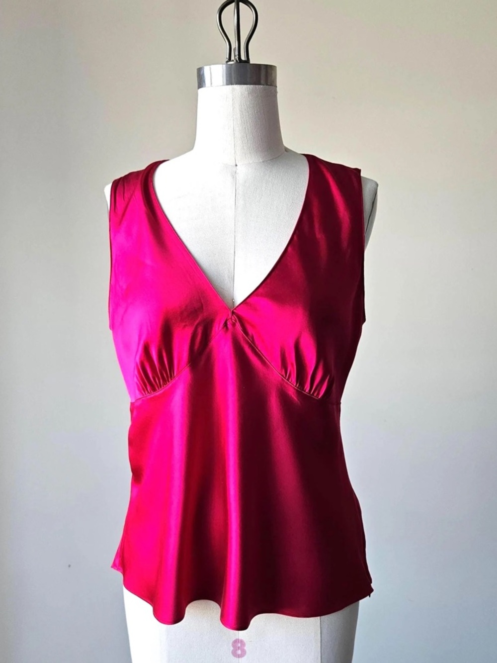 Banana Republic Vibrant Fuchsia 100% Silk V-Neck Tank Large